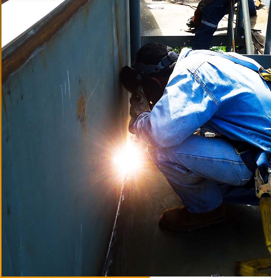 Trabajo real de soldadura industrial documentado en el brochure